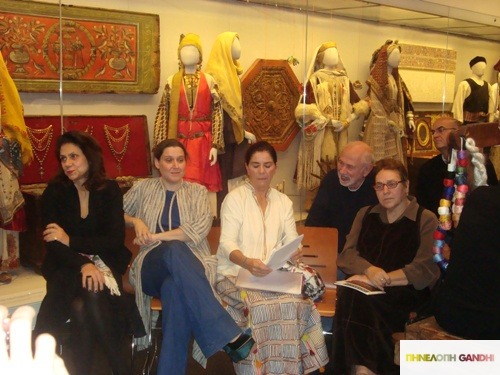 59_27.11.2013_paroysiasi_tis_apostolis_pinelopi_gandhi_sto_moyseio_mpenaki_1